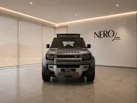 掲載モデルを示すAI生成のイメージです。割り当て車両やNero Lineの実在するショールームを撮影したものではありません。実車両を書面でご確認ください。