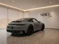KI-generiertes Illustrationsbild des aufgeführten Modells; keine Fotografie des zugeteilten Fahrzeugs oder eines physischen Nero-Line-Showrooms. Lassen Sie sich das konkrete Fahrzeug schriftlich bestätigen.