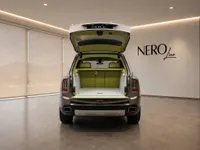 掲載モデルを示すAI生成のイメージです。割り当て車両やNero Lineの実在するショールームを撮影したものではありません。実車両を書面でご確認ください。