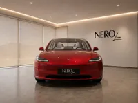 掲載モデルを示すAI生成のイメージです。割り当て車両やNero Lineの実在するショールームを撮影したものではありません。実車両を書面でご確認ください。