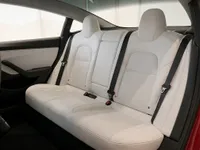 掲載モデルを示すAI生成のイメージです。割り当て車両やNero Lineの実在するショールームを撮影したものではありません。実車両を書面でご確認ください。
