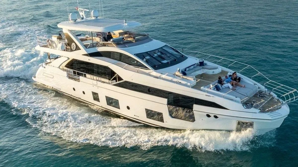 Yacht Charter or Luxury Villa Rental for a Marbella Week: How to Choose