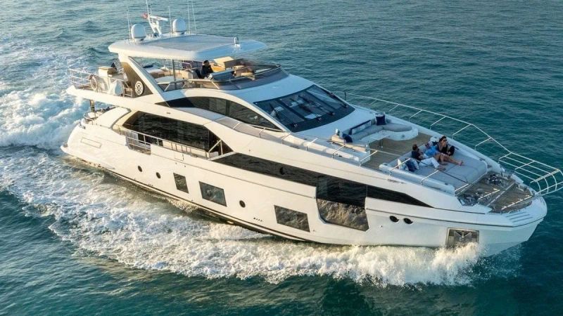 Yacht Charter or Luxury Villa Rental for a Marbella Week: How to Choose