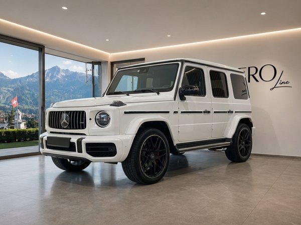 Mercedes G63 – Weiss — Luxury showroom in Zurich White Mercedes G63 – Weiss performance SUV displayed in a luxury showroom with Swiss mountains in Zurich visible through the window.