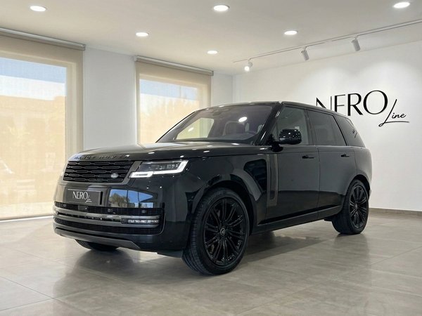 Land Rover Range Rover LWB P530 — Showroom Madrid The gloss Santorini Black Land Rover Range Rover LWB P530 Autobiography is parked in a Madrid showroom.