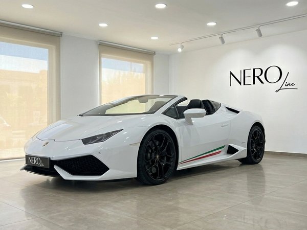 Lamborghini Huracan Spyder LP610-4 — Showroom Alicante The white Lamborghini Huracan Spyder LP610-4 is showcased from a front three-quarter angle with its top down in an Alicante showroom.