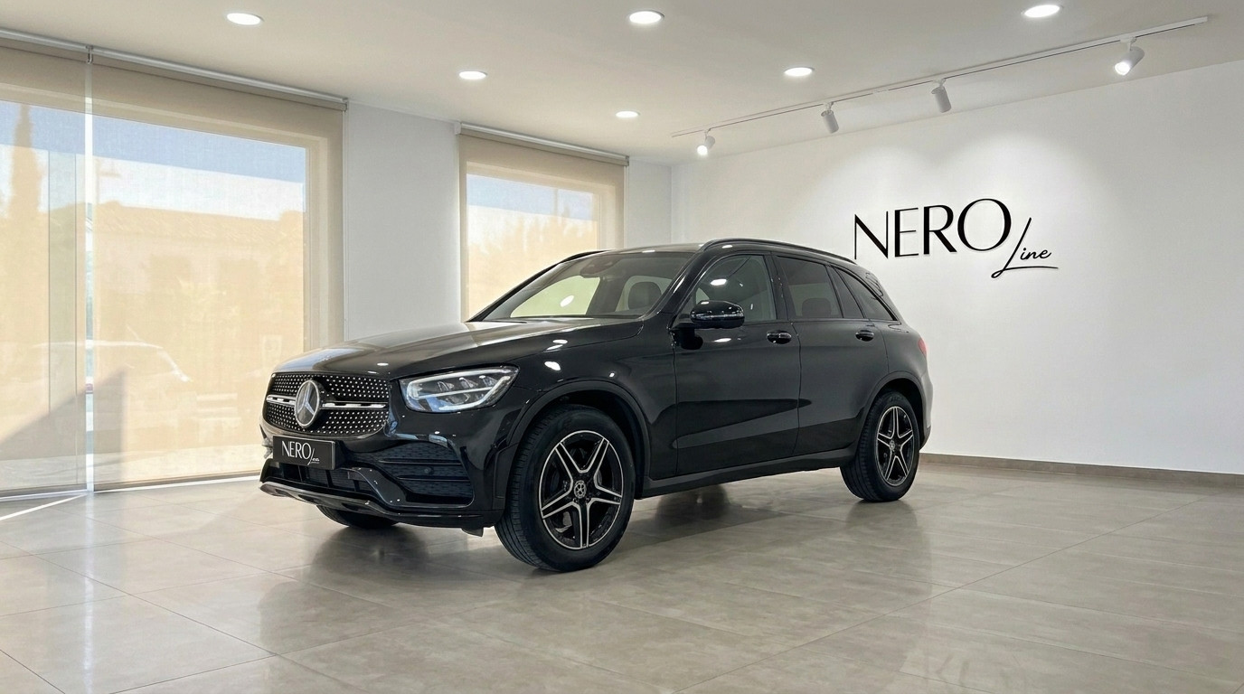 Mercedes-Benz GLC 300 — Showroom view in Alicante The black metallic Mercedes-Benz GLC 300 AMG Line SUV displayed from a front three-quarter angle in a showroom in Alicante.