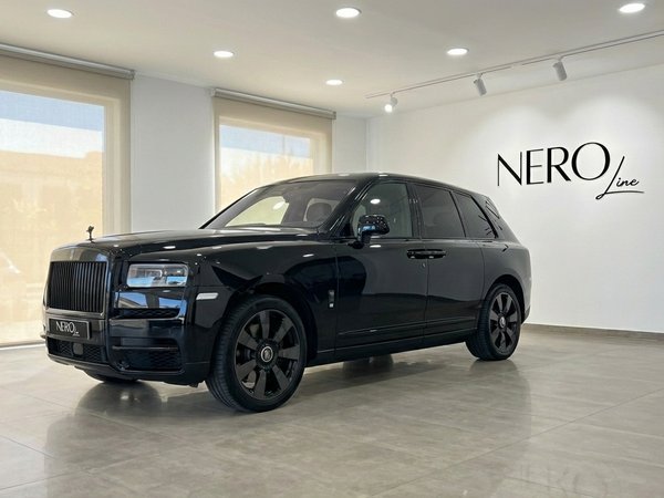 Rolls-Royce Cullinan — Luxury SUV in showroom A luxurious black Rolls-Royce Cullinan SUV is parked in a bright, modern showroom with large windows and the NEROline logo.