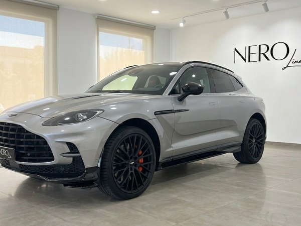 Aston Martin DBX707 — Front three-quarter view Madrid Metallic silver Aston Martin DBX707 SUV from a front three-quarter view in a Madrid showroom.
