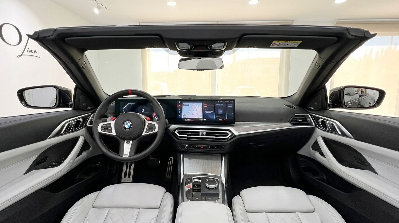 El lujoso habitáculo del BMW M440i Cabrio 2023 en Madrid, con un moderno salpicadero digital, pantalla de infoentretenimiento y elegantes asientos de cuero blanco.