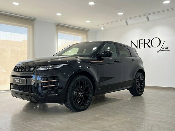 Land Rover Range Rover Evoque R-Dynamic — Showroom Alicante The black 2022 Land Rover Range Rover Evoque R-Dynamic is showcased from a front three-quarter view in a modern showroom in Alicante.