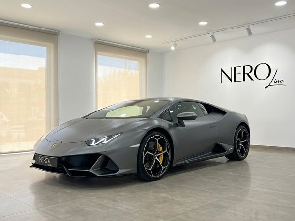 Lamborghini Huracan EVO — Showroom in Mallorca The matte grey Lamborghini Huracan EVO is parked in a bright showroom with the NEROline logo in Mallorca.