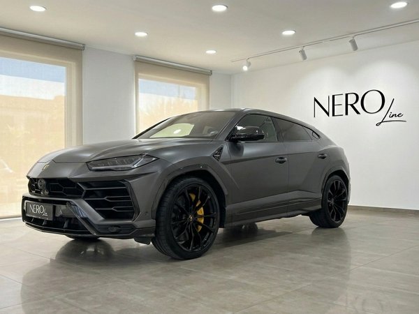 Lamborghini Urus — Front three-quarter view, Marbella The matte dark grey 2022 Lamborghini Urus is parked indoors, shown from a front three-quarter angle in Marbella.