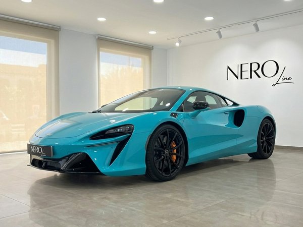 McLaren Artura
— Front three-quarter view Marbella The 2025 McLaren Artura in Tokyo Cyan is showcased from a front three-quarter angle inside a showroom in Marbella.