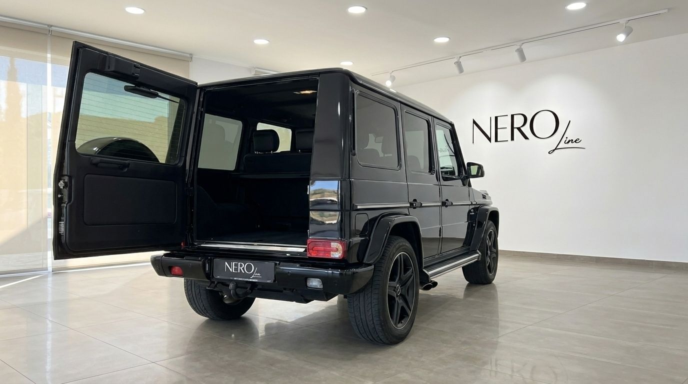 The black Mercedes-Benz G 500 (AMG Styling) is shown from the rear with its trunk open, parked in a showroom in Alicante.