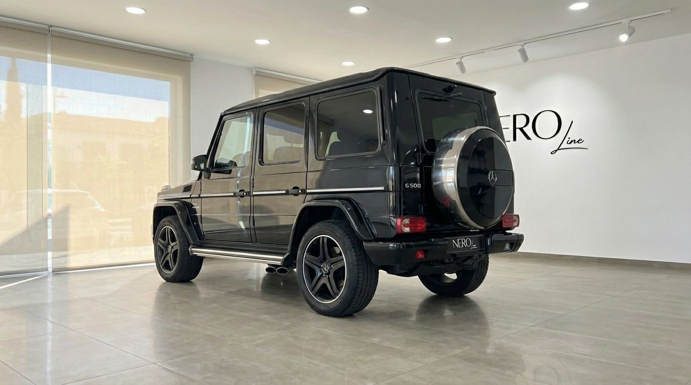The black Mercedes-Benz G 500 (AMG Styling) is showcased from a rear three-quarter angle in a bright Alicante showroom.